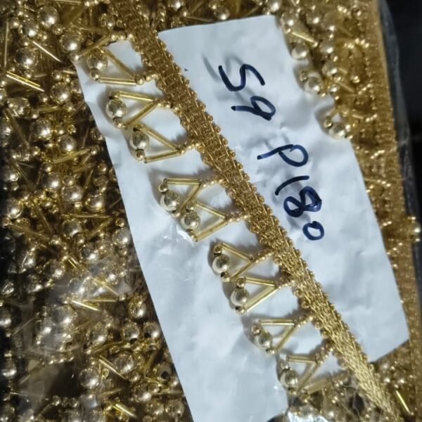 Golden Triangle Ball Hanging Fancy Lace – 8 Meter